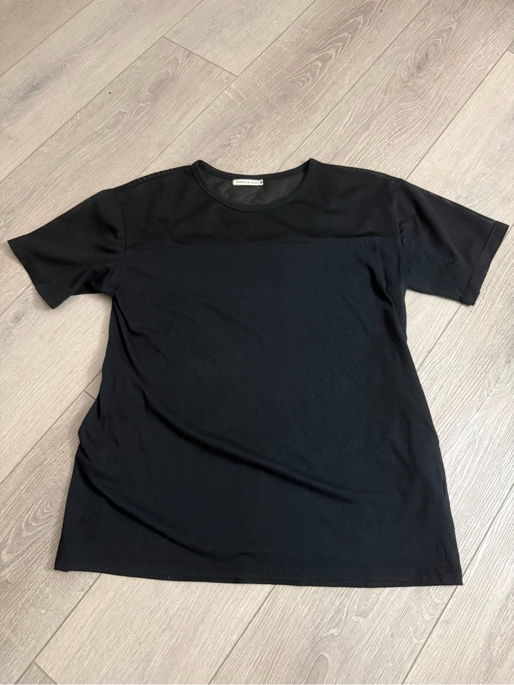 Emma & Sam Black Short-Sleeve Tee size S
